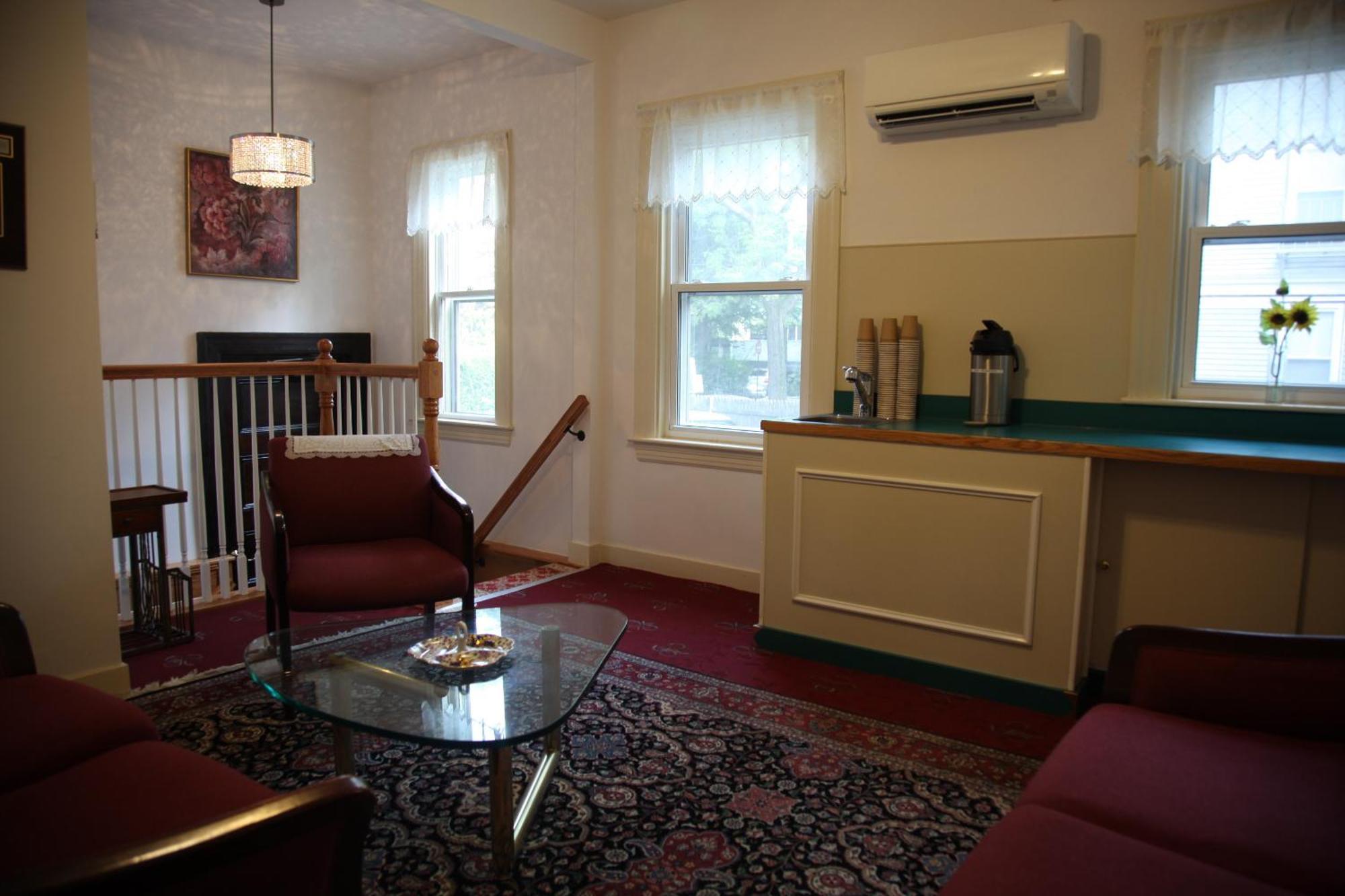 A Friendly Inn At Harvard Кембридж Экстерьер фото